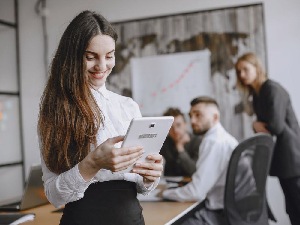 Profesionales desarrollando oportunidades de negocio