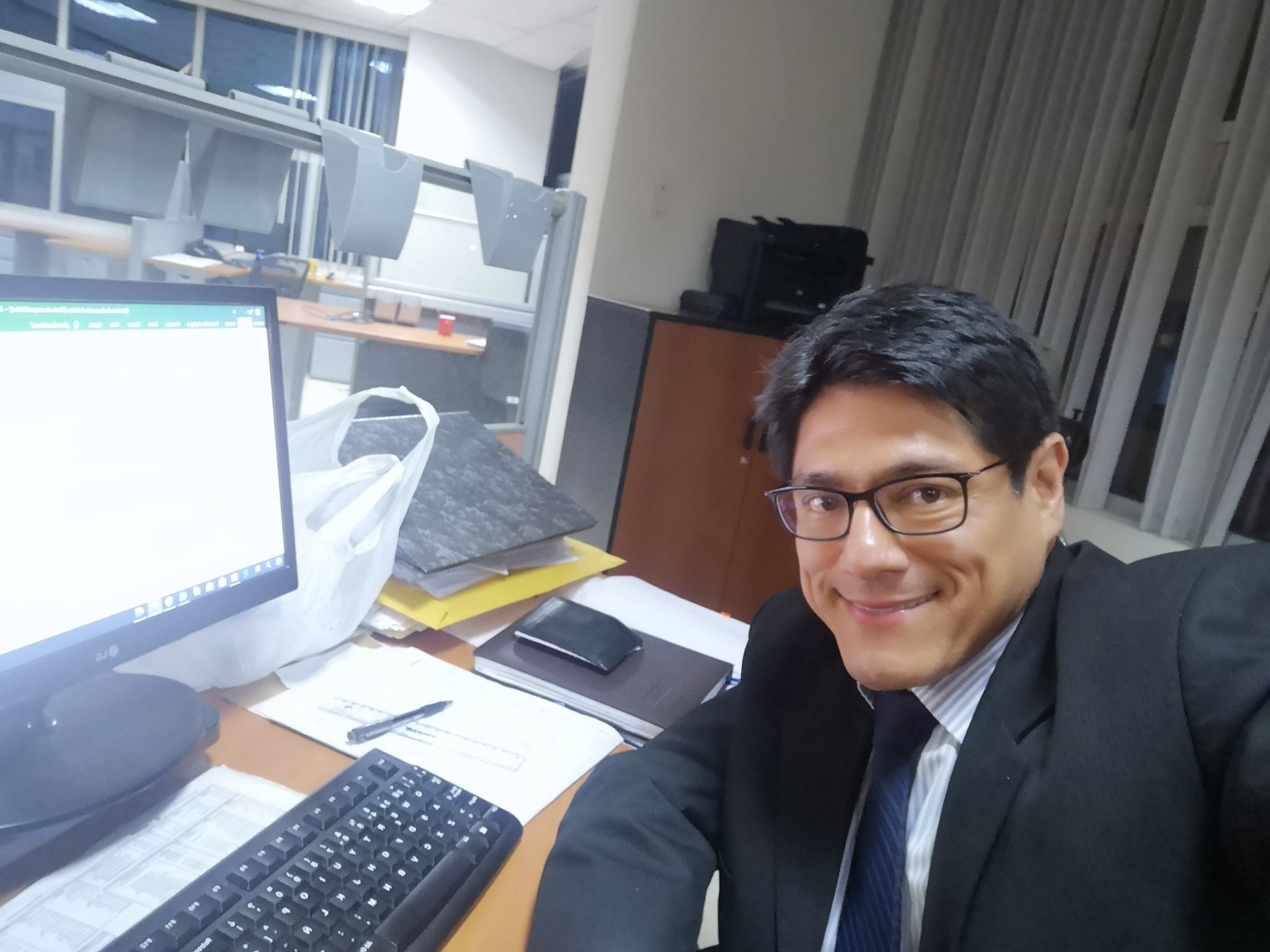Fundador de Credi Alfa en su espacio de trabajo